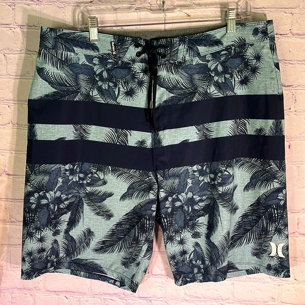 HURLEY Men’s Green and Blue Palms Print Swim Trunk. Size: 36